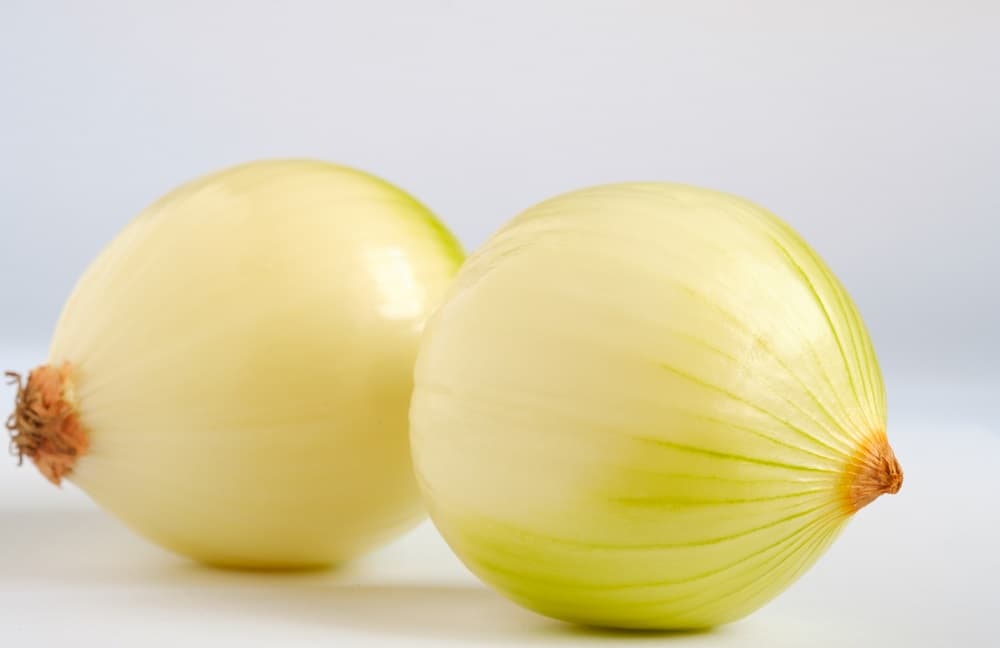 Champú de cebolla para combatir la caída del cabello, mitos y realidad
